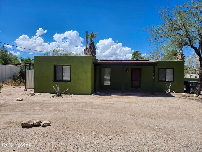 Foto del edificio - 1325 N Alamo Ave