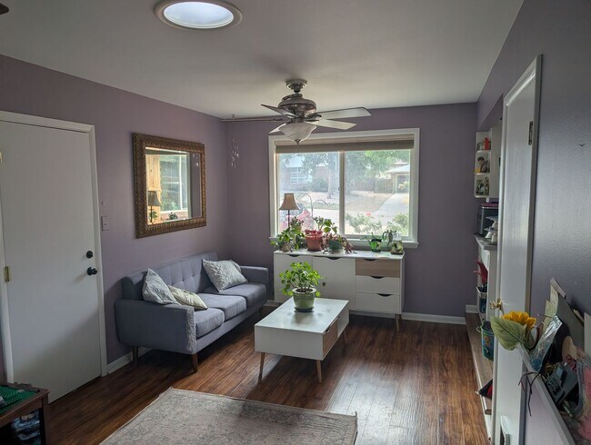 Building Photo - Freshly painted 4 bed 2.5 bath home for rent in Broomfield