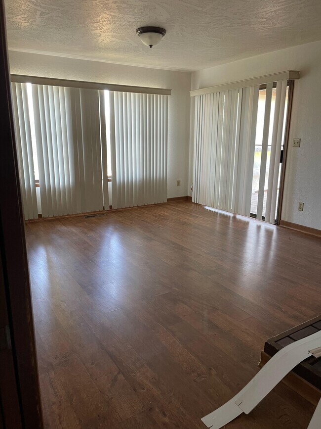 Building Photo - 1692 Del Mar Rd