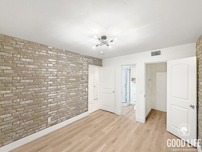 Foto del edificio - Stunning 3BD/3BA W/ A/C, Attached Garage, and In-Unit Laundry in Pacific Beach!