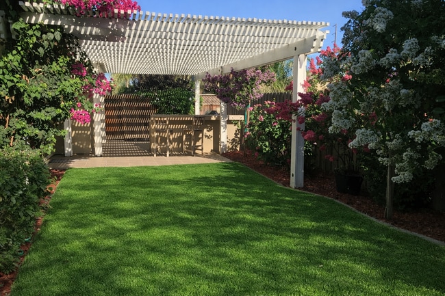 Patio trasero 1 - 1098 Columbus Way