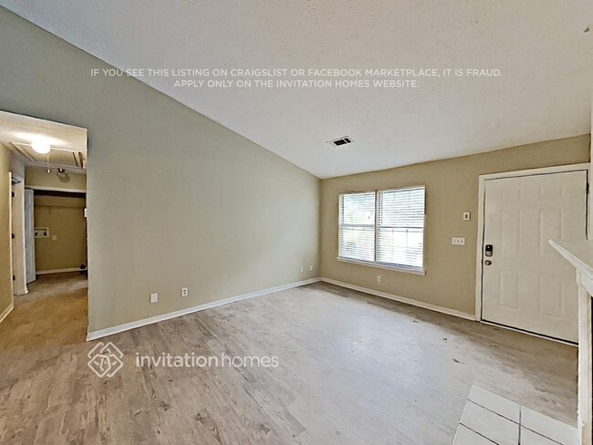 Building Photo - 205 Kings Ct