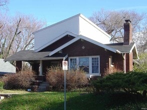 Building Photo - 119 S Bryan Ave