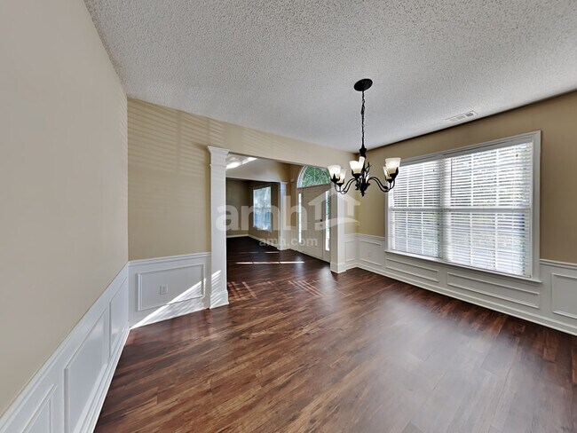 Building Photo - 3156 Elmendorf Dr NW