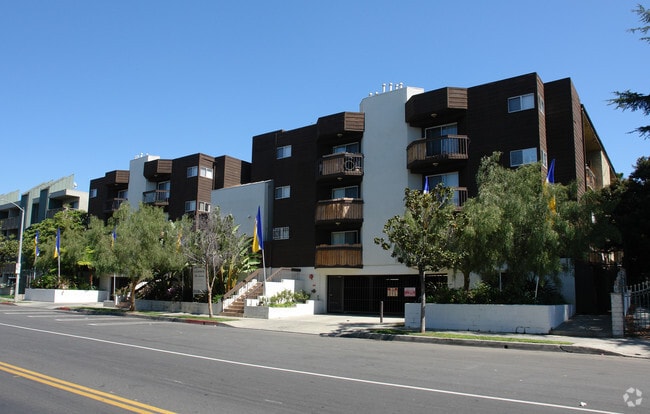 Building Photo - Garden Villas