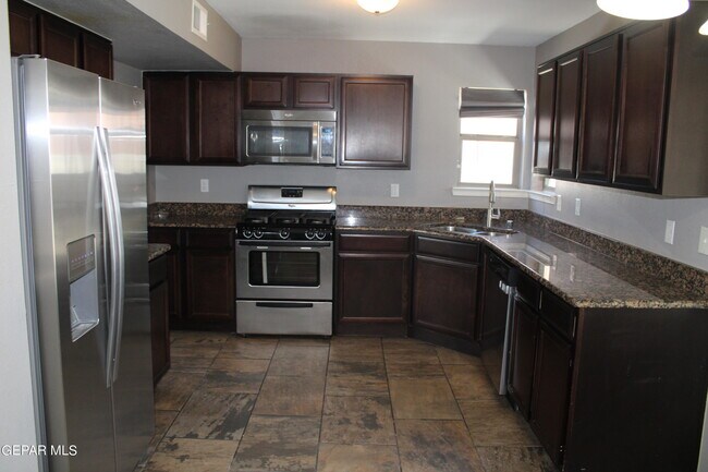 Foto del edificio - 12616 Christian Isaiah