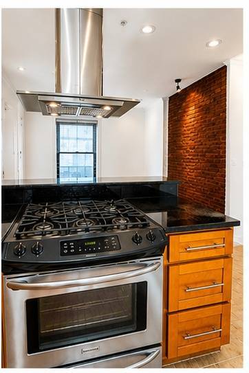 Building Photo - 21-15 33rd St