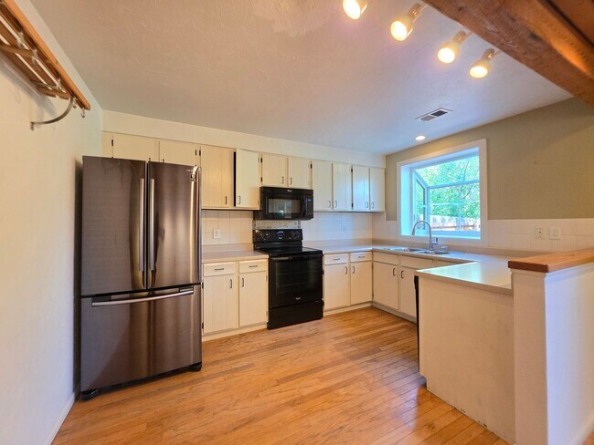 Foto del edificio - 3850 Paseo Del Prado
