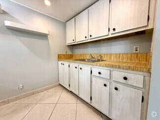 Building Photo - 1821 Fairview Villas Dr
