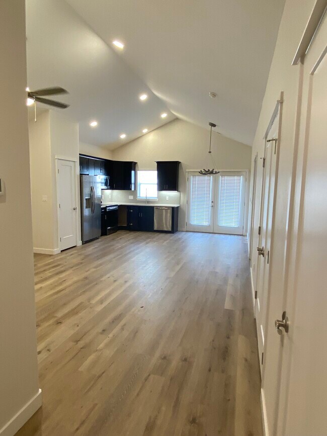 Foto del edificio - 2466 Klondike Ln