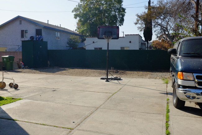 Building Photo - 4423 Lima St