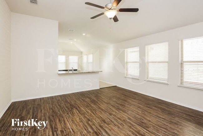Building Photo - 529 Saguaro Dr