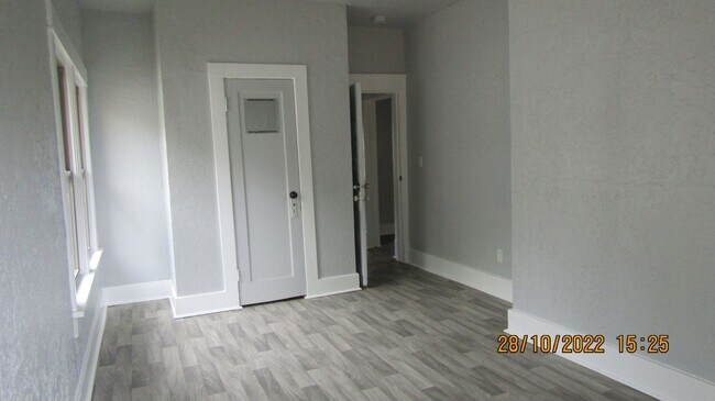 Building Photo - Old Town North!!!