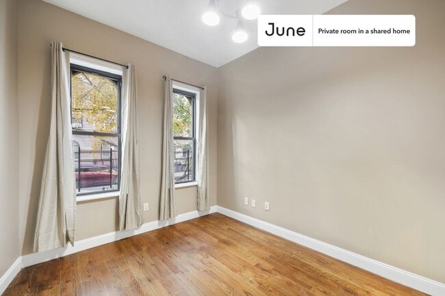 Building Photo - Room in Shared 4 bed/1 bath home