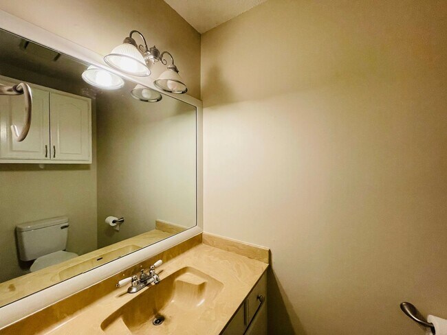 Foto del edificio - Recently remodeled home