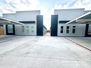 Building Photo - 913 S 13th St