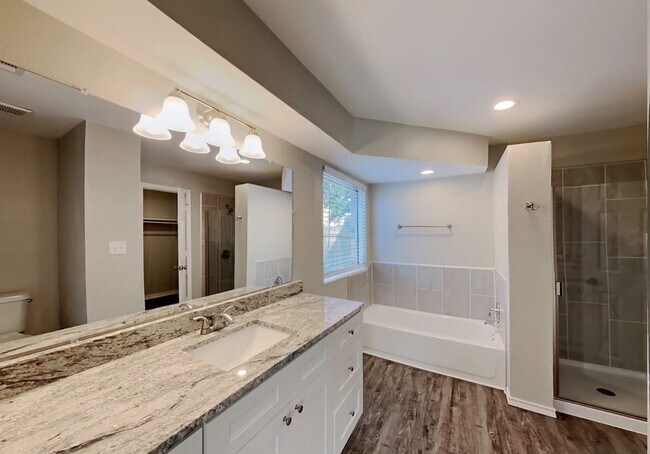 Foto del edificio - 614 Arbor Creek Dr