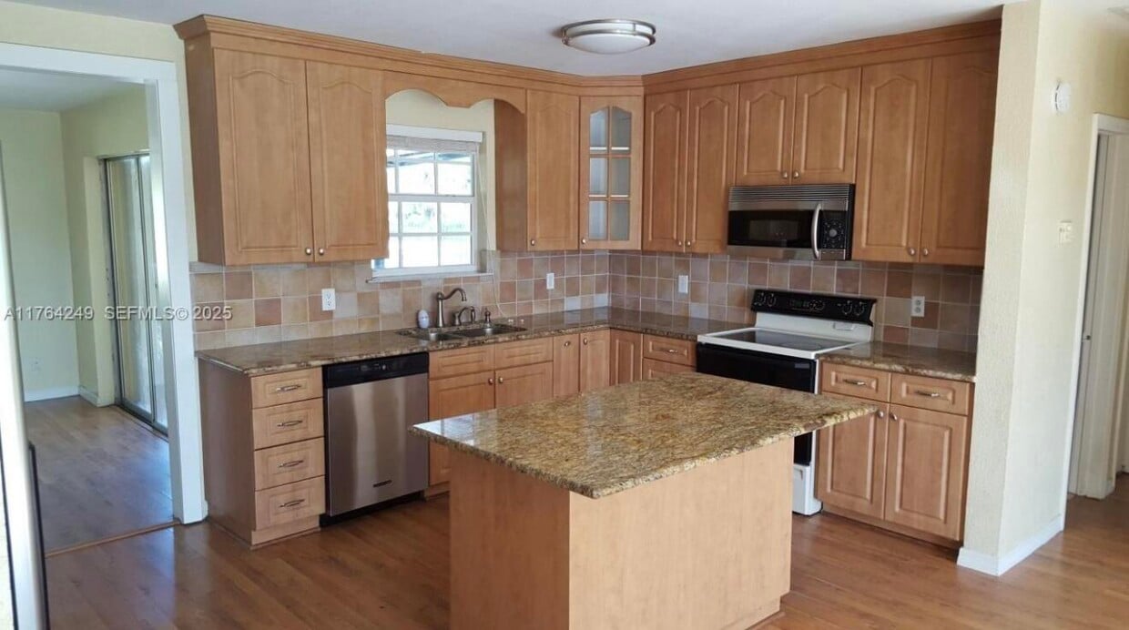 Foto del edificio - 3961 Park Ln