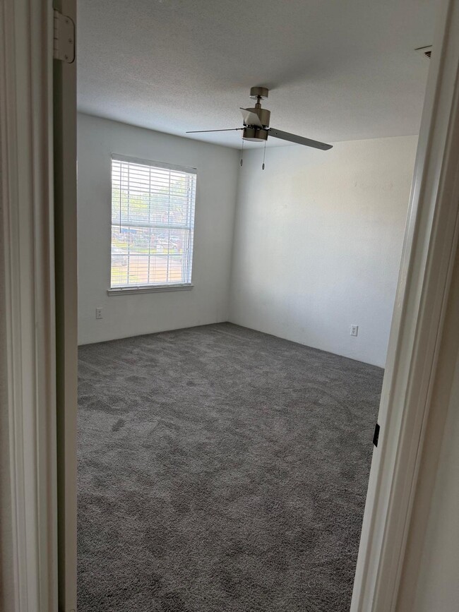 Building Photo - 8243 Creekbend Dr