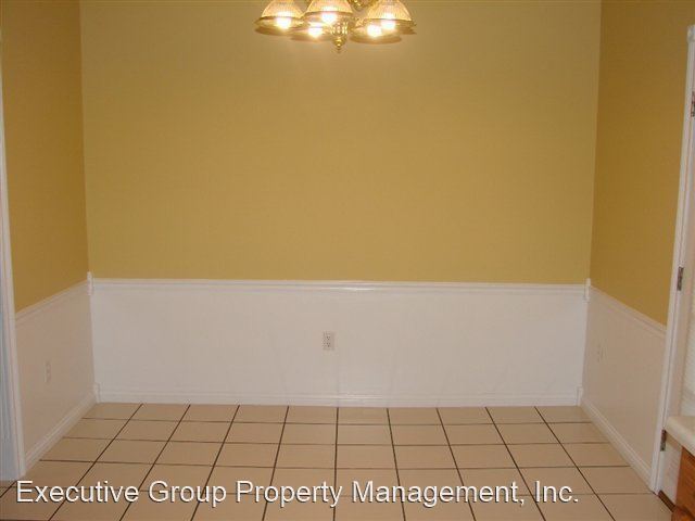 Foto del edificio - 2 br, 2 bath House - 113 CHEVY CHASE PLACE