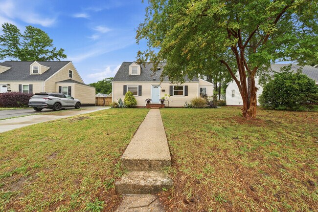 Foto del edificio - 8037 Crescent Rd