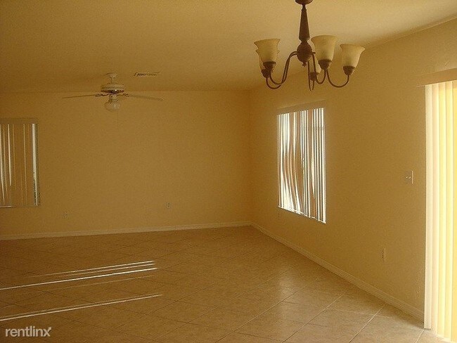 Foto del edificio - 4534 SW 127th Terrace