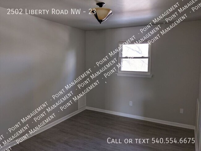 Foto del edificio - 2502 Liberty Rd NW
