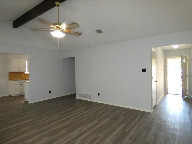 Foto del edificio - 7528 Maple Hill Rd