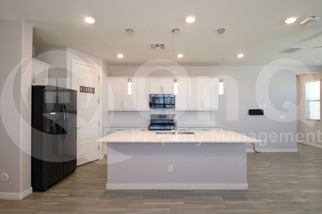 Building Photo - 678 N Bay Dr