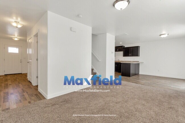 Building Photo - $1000 Off Rent -Townhouse Draper - 3 BD 2.5 BA 2 GA - 2250 Square Feet - New Carpet