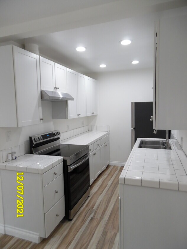 Primary Photo - 6574 Fountain Ave