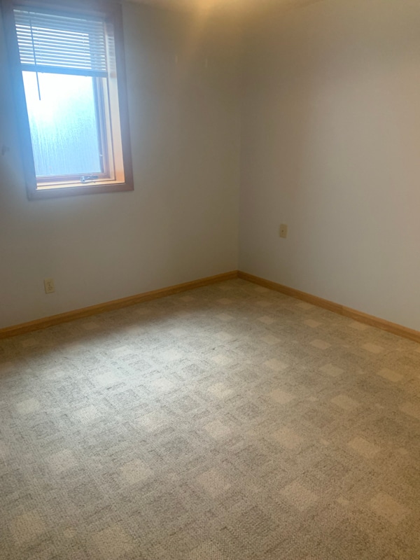 Building Photo - 10472 Valley Forge Ln N