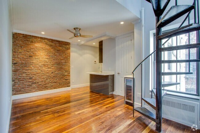 Building Photo - 1590 Lexington Ave