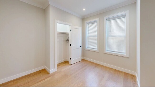 Building Photo - 5Br/3.5Bth, close to Northeastern Univ. Laundry in unit. Newly renovated kitchen.