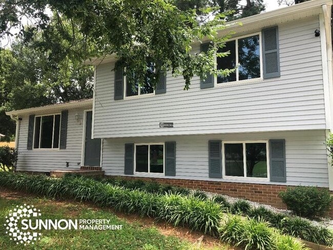 4BR 2BA Renovated to perfection! - 4BR 2BA Renovated to perfection! House
