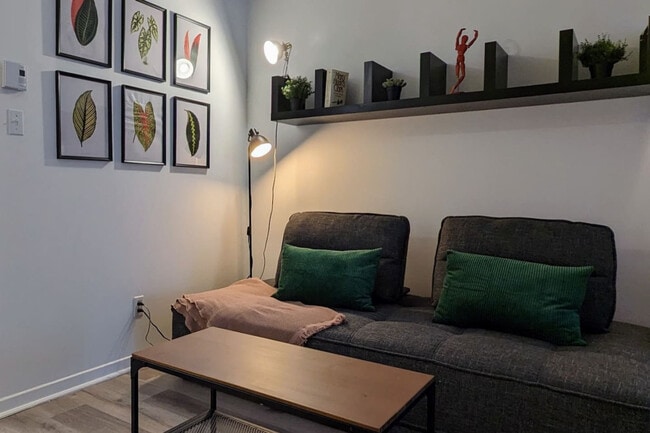 Building Photo - 1857 Rue Saint-Germain