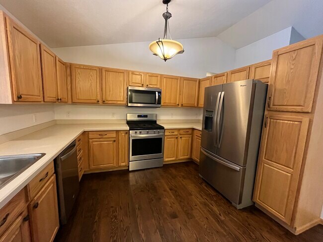 Building Photo - 9239 Evergreen Dr