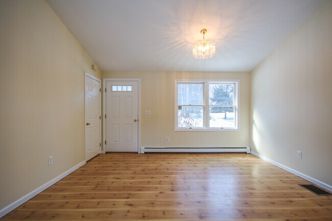 Foto del edificio - 343 Gray Rd
