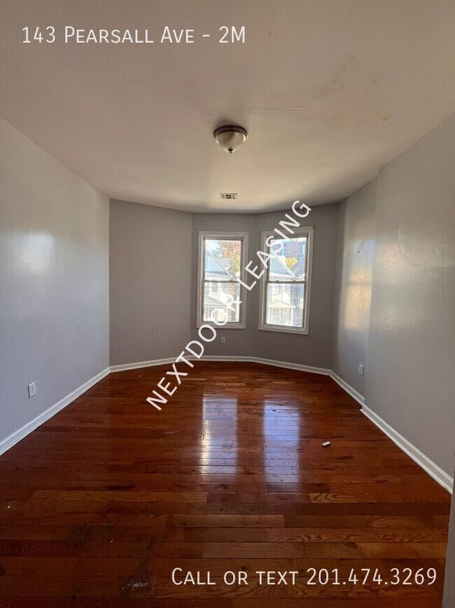 Building Photo - 143 Pearsall Ave