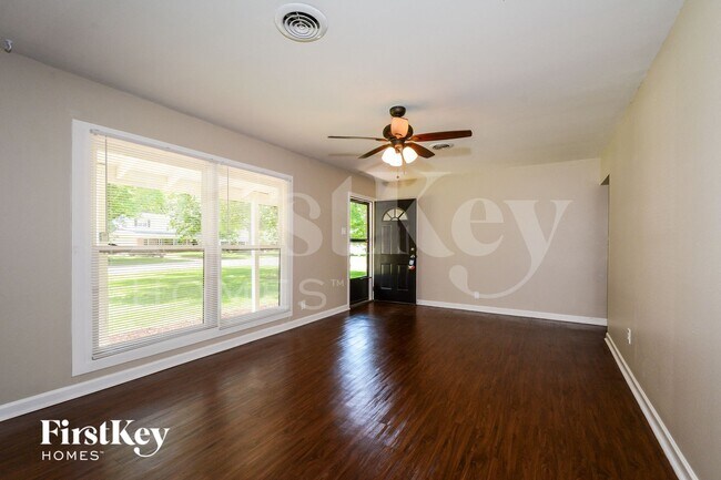 Building Photo - 12465 Larkwood Dr