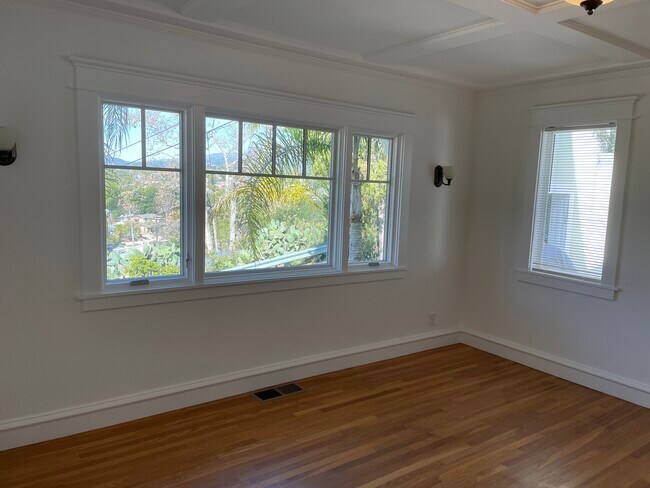 view from windows - 3200 Menlo Dr
