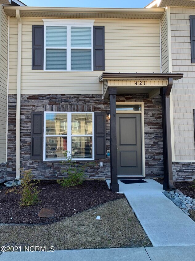 421 Sullivan Loop Rd, Midway Park, NC 28544 Townhome Rentals in