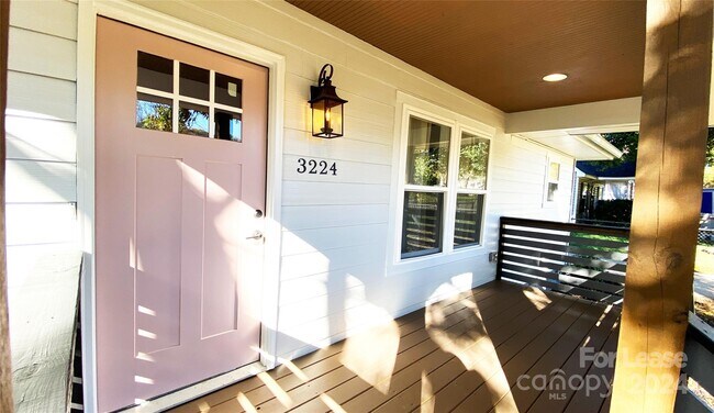 Foto del edificio - 3224 Reid Ave