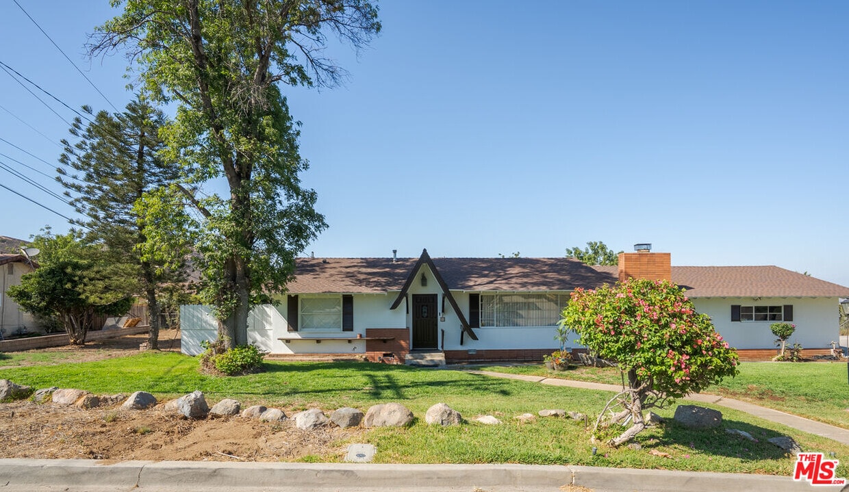 Primary Photo - 6739 Garces Ave