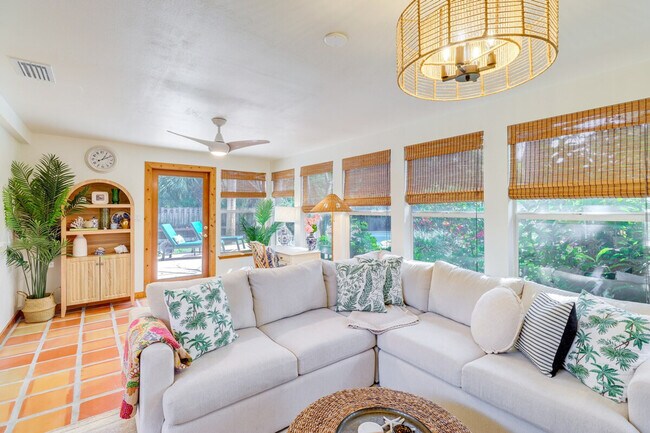 Foto del edificio - 113 Margarita Rd