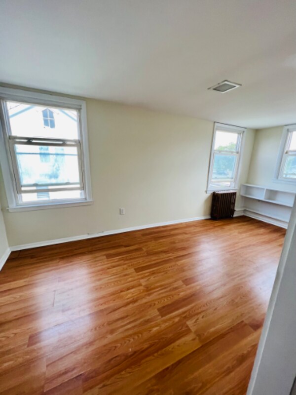 11 Baker St Unit 2A, Patchogue, NY 11772 Room for Rent in Patchogue