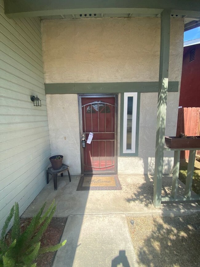 Building Photo - 3 Bedroom 2 Bathroom Golden West school di...