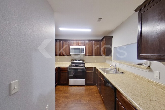 Building Photo - 5006 Thomas St