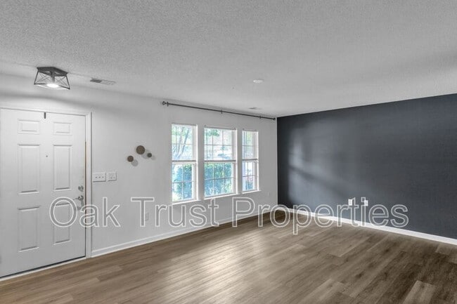 Building Photo - 303 Yellow Hawthorn Cir