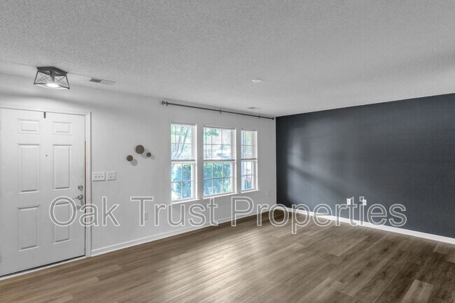 Foto del edificio - 303 Yellow Hawthorn Cir